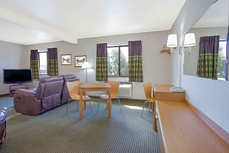 1 Queen Bed, Suite, Non-Smoking