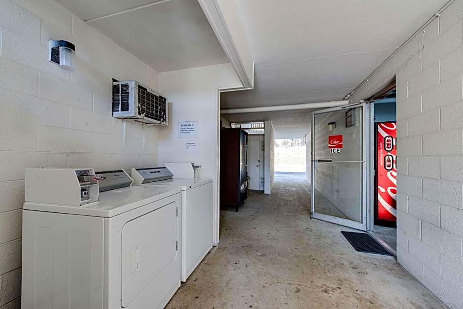 Motel 6 Kingston