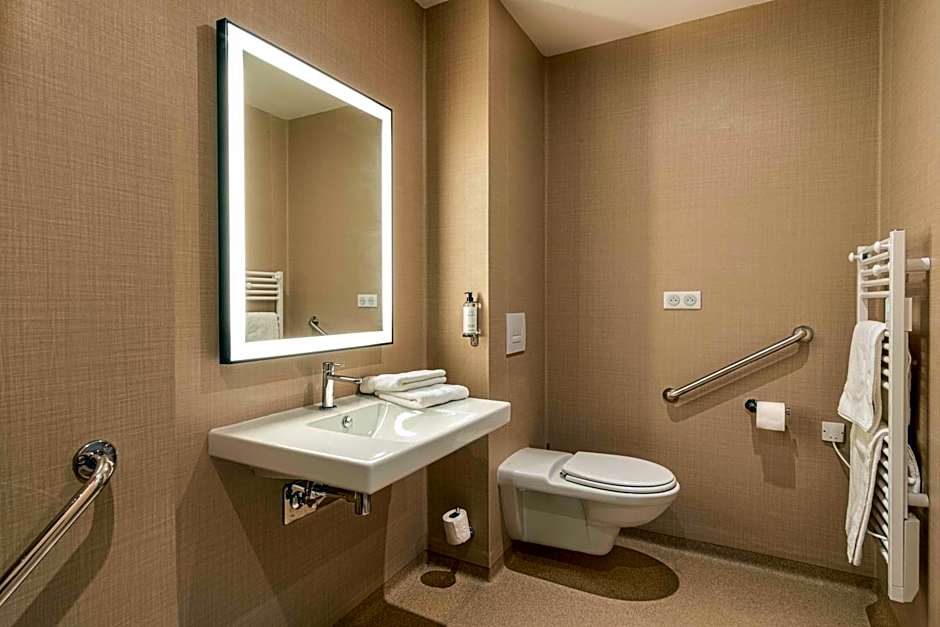 Mayrena Hotel Restaurant