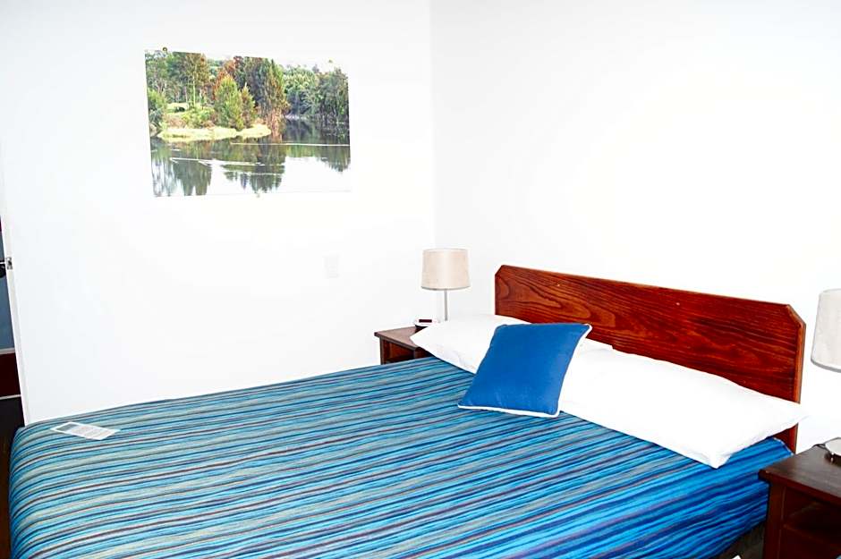 Photo 1 of 4 of 1 Queen Bed