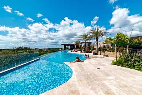 Serenity in the Sky - Studio with Rooftop and Plunge pool
