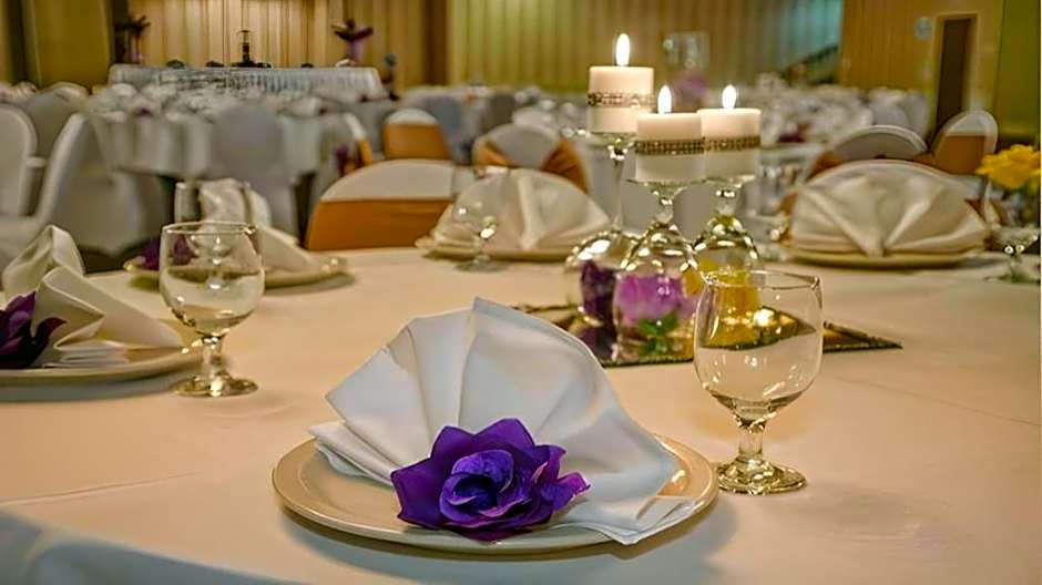 Clarion Hotel & Suites Memphis Airport (CLOSED) – Memphis, TN