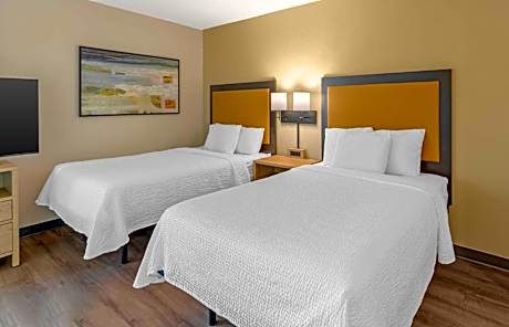 Deluxe Studio with 2 Double Beds - Non-Smoking