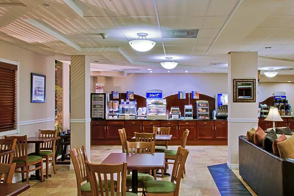 Holiday Inn Express West Palm Beach Metrocentre By IHG