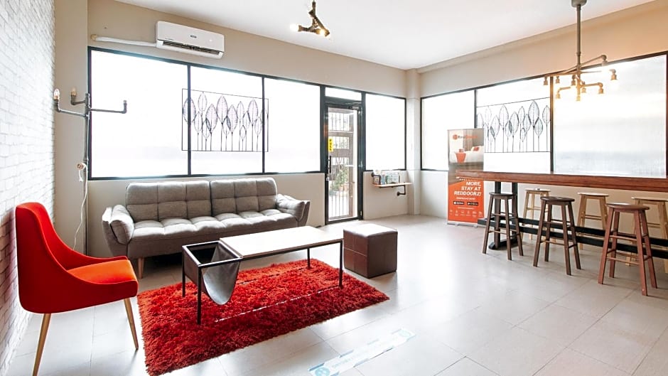 RedDoorz Plus near Osmena Highway 2