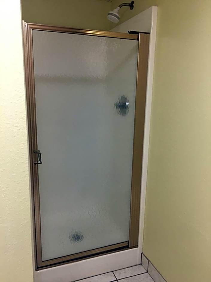 Super 8 by Wyndham Newton