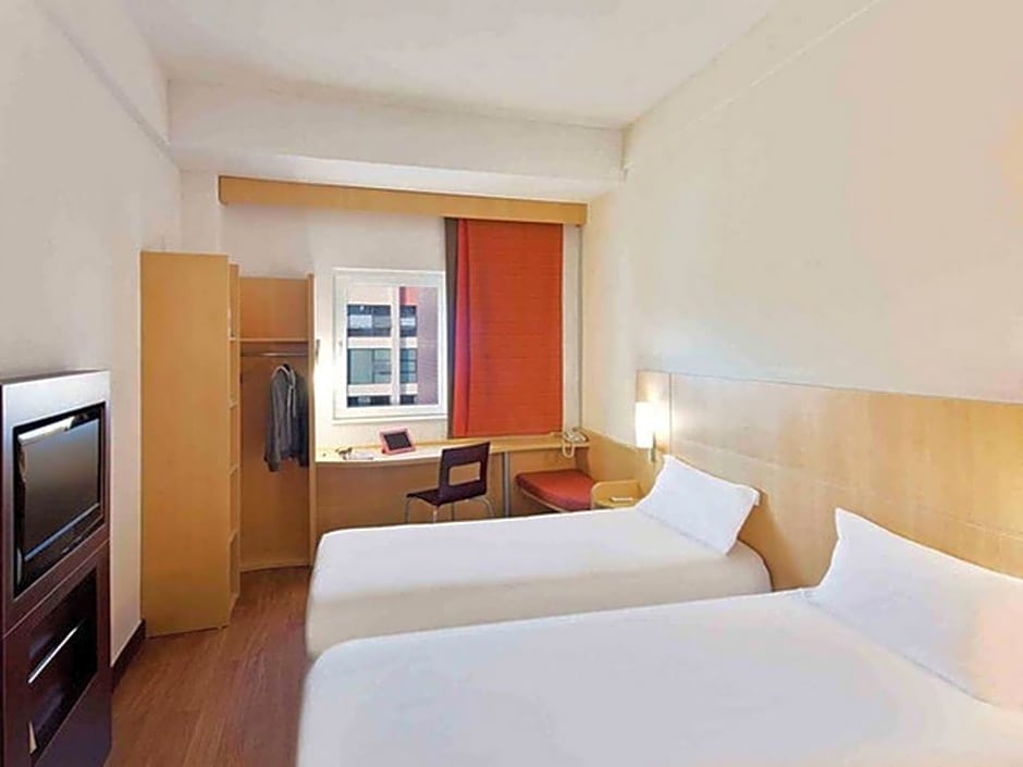 Ibis Ningbo Qian Hu Hotel