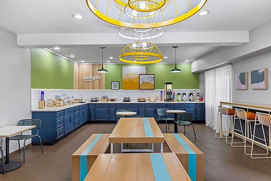 Spark by Hilton Glendale Peoria Phoenix North