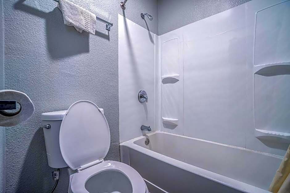 Hotel Comfort Stay by OYO Texarkana East, AR I-30