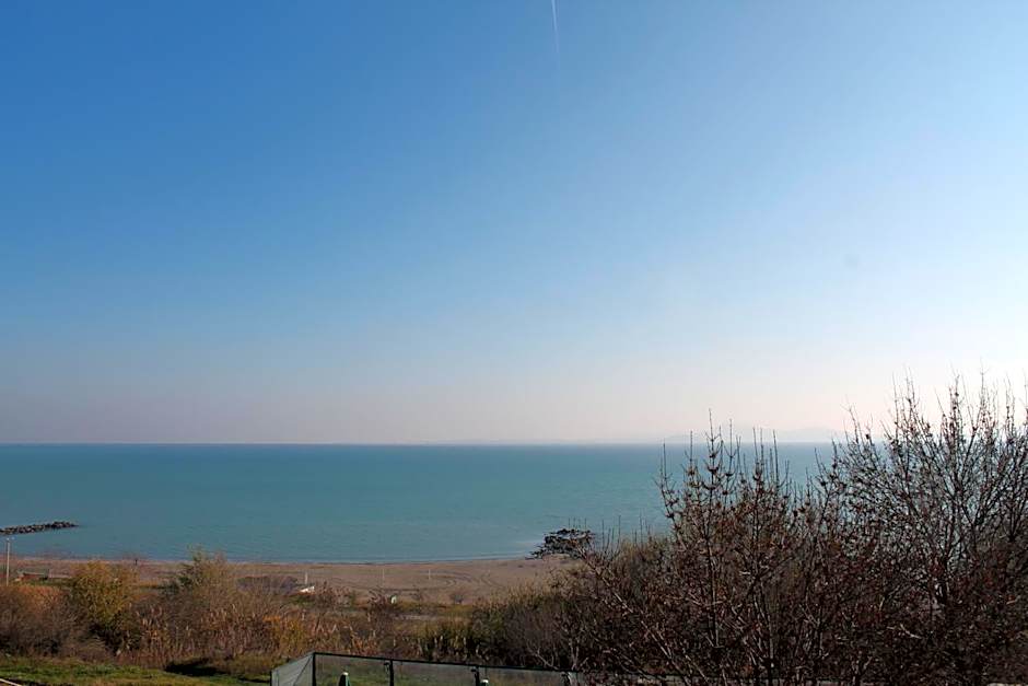 Family Hotel Lazuren Briag