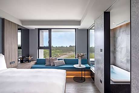 Building Tranquil - Deluxe Family Room