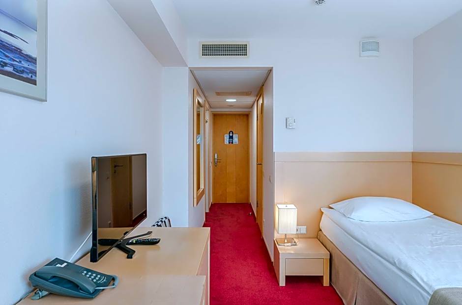 Riga Islande Hotel with FREE Parking