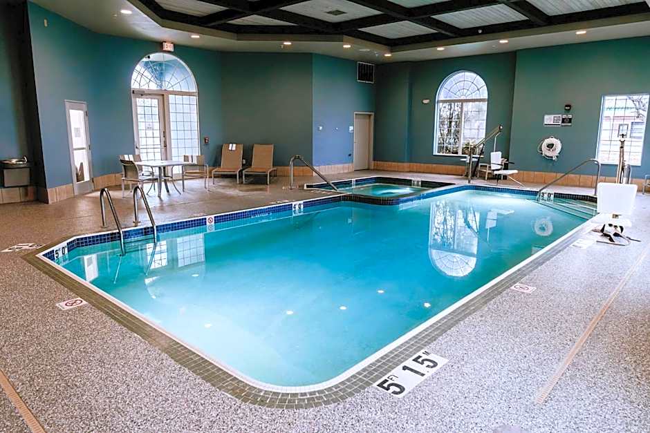 Holiday Inn Express Hotel & Suites Oshkosh - State Route 41 By IHG