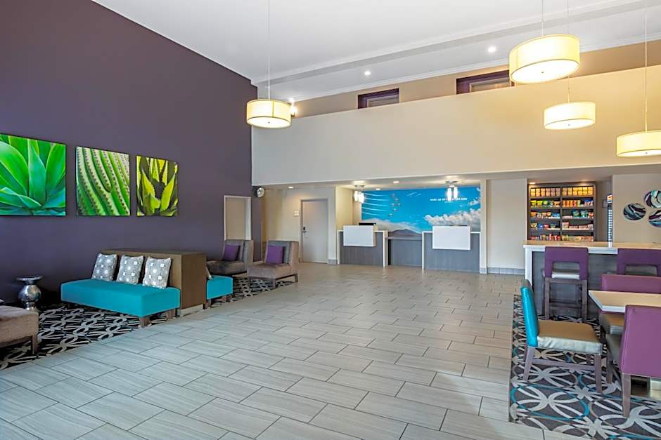 La Quinta Inn & Suites by Wyndham Las Vegas Nellis