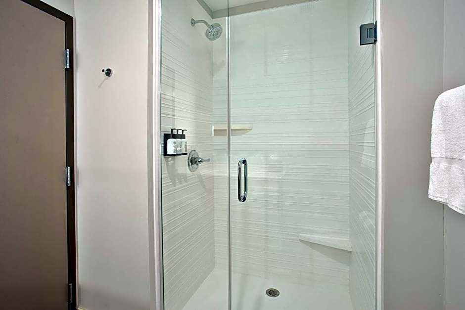 avid hotels - Detroit - Warren By IHG