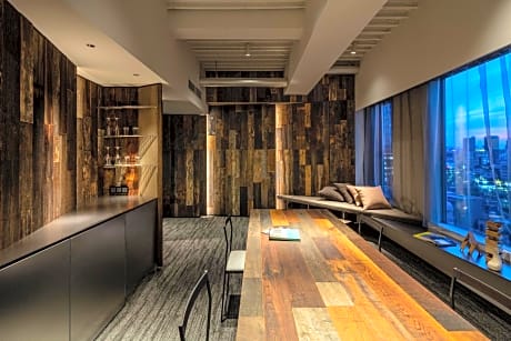 Atelier Suite - Non-Smoking