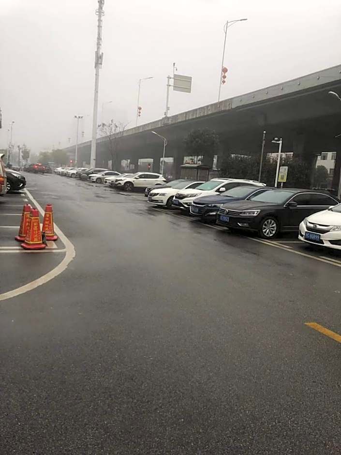 Hanting Hotel Wuhan Wangjiawan Sixin Avenue Metro Station