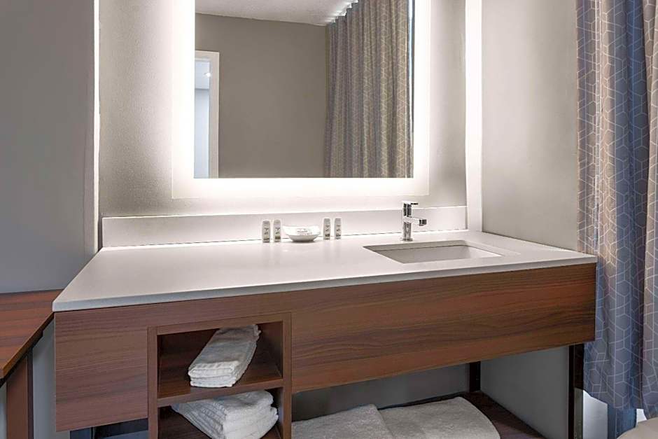 Hawthorn Extended Stay by Wyndham Columbia / Ft. Jackson