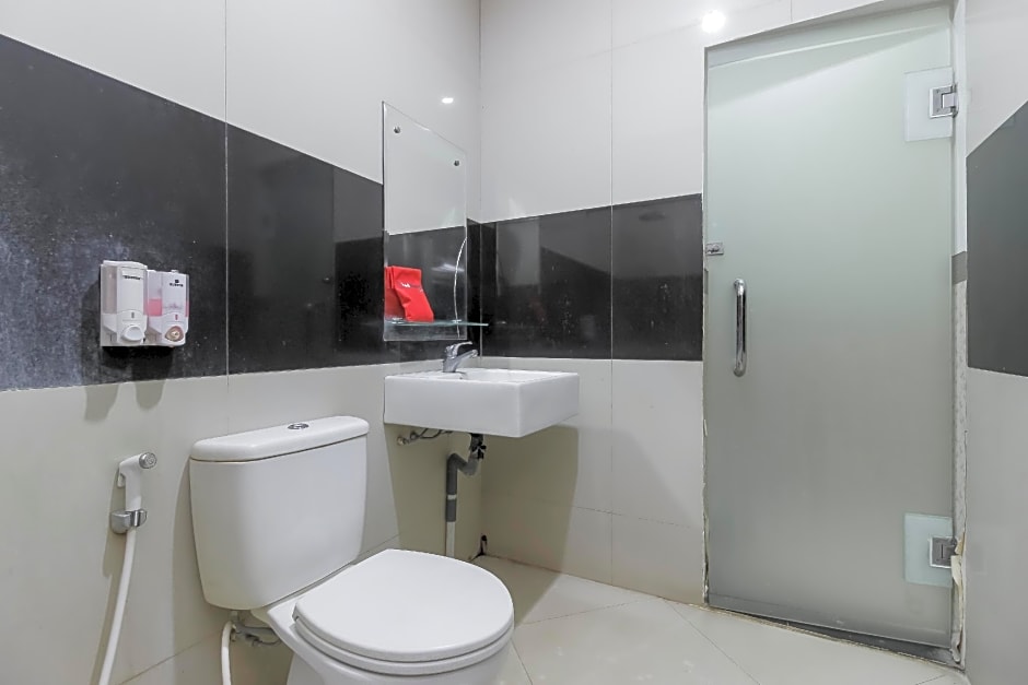 RedDoorz Plus @ Tuparev Cirebon