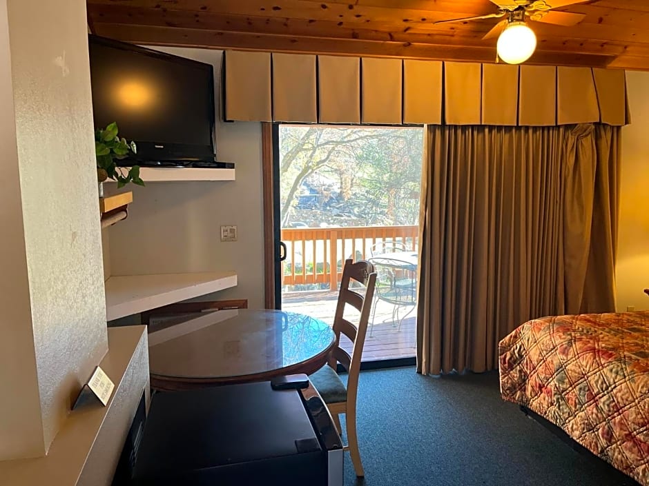 Whispering Pines Lodge