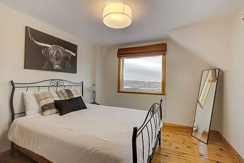 Idyllic Nature Retreat - Hot tub and Scenic Views