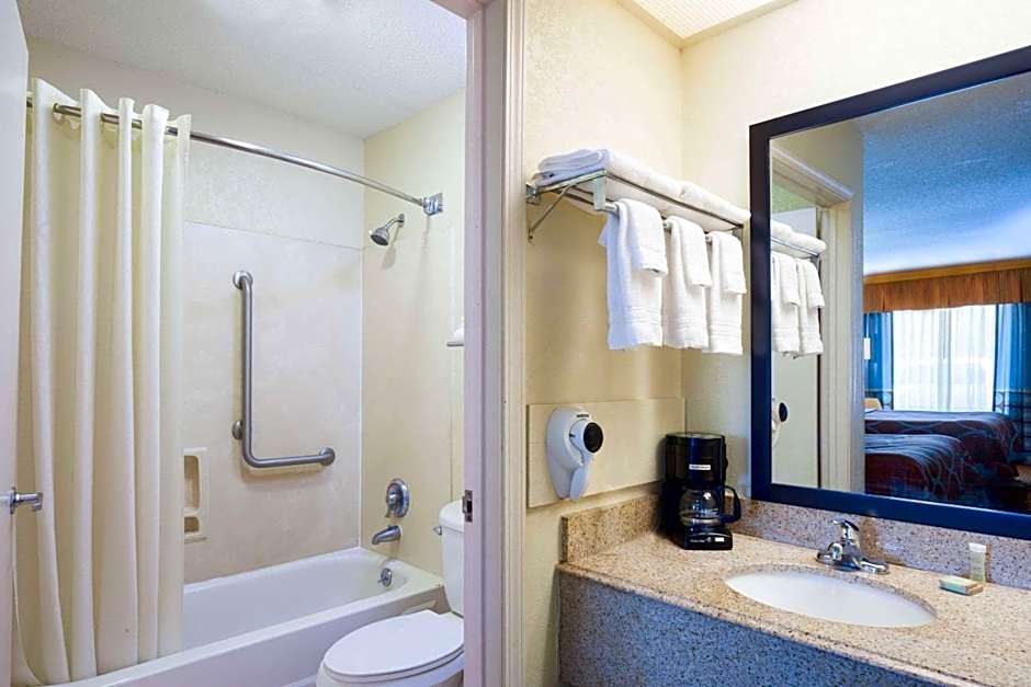 Super 8 by Wyndham Hammond