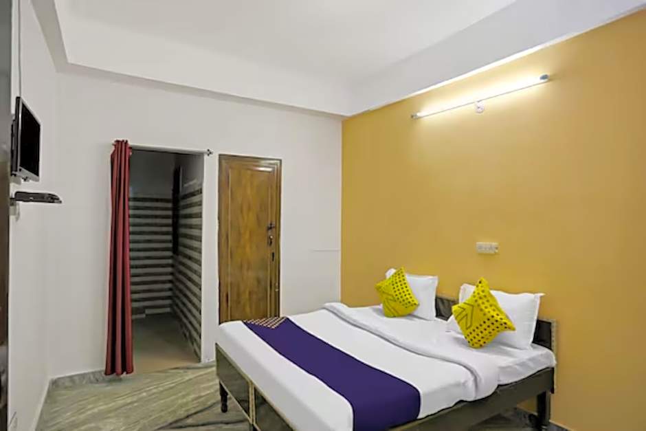 Goroomgo Raj hotel vip Noida