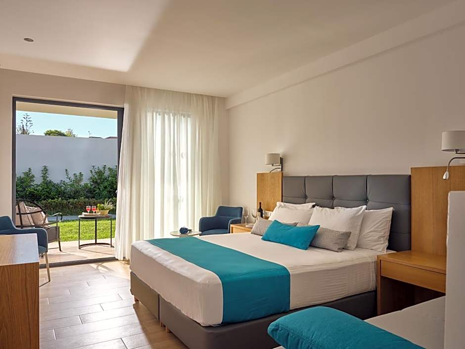 Cavo Orient Beach Hotel & Suites