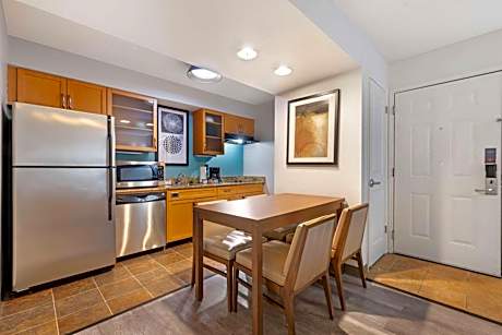 Queen Room with Disability access and Roll-In Shower