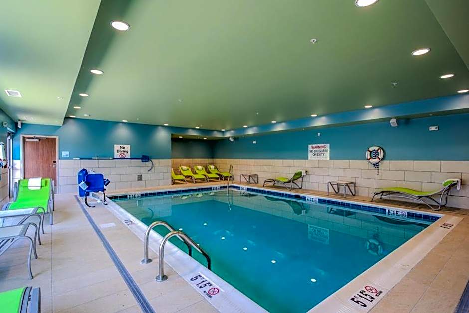 Holiday Inn Express & Suite Milroy - Reedsville By IHG