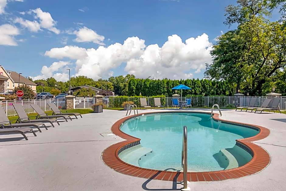 Best Western Plus Revere Inn And Suites
