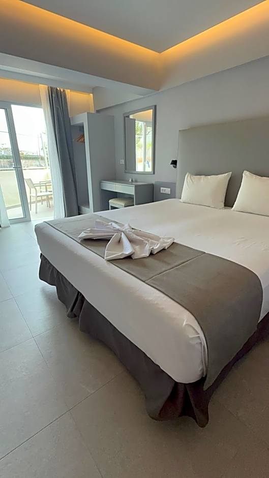 Amaryllis front beach hotel