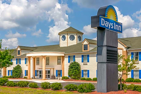 Days Inn by Wyndham Shallotte