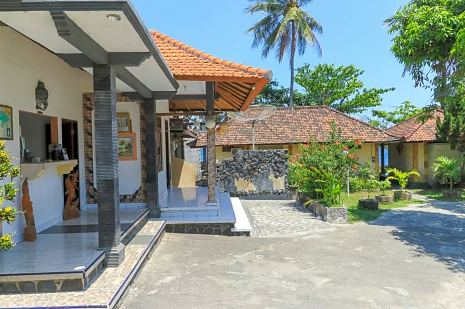 Hotel Tara Bar & Resto Air Sanih by ZUZU