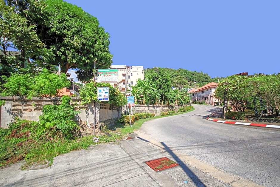Ban Elephant Blanc Apartment