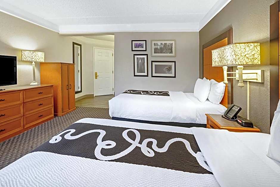 La Quinta Inn & Suites by Wyndham Houston West Park 10