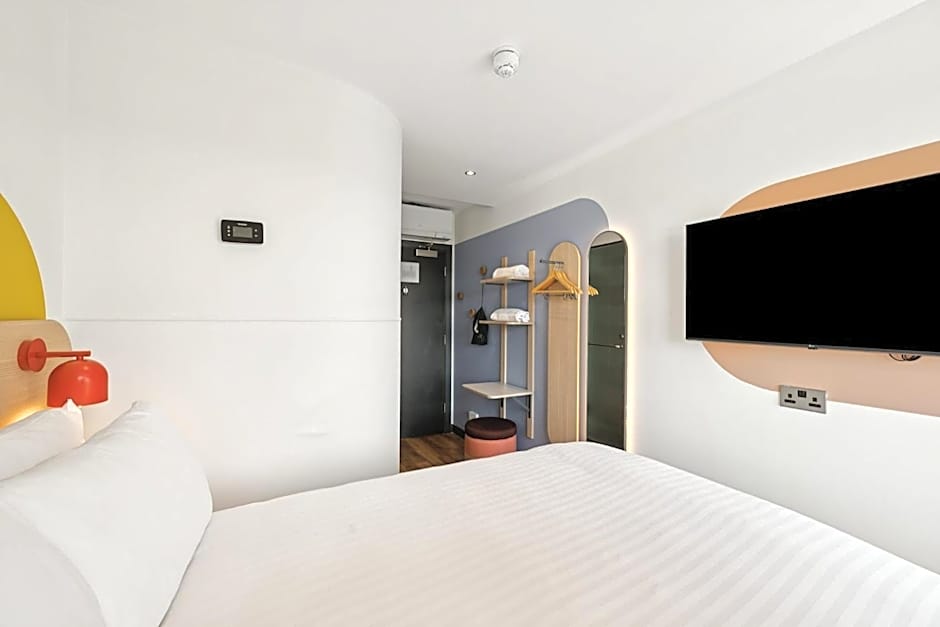 Tune Hotel Haymarket Edinburgh photo 6