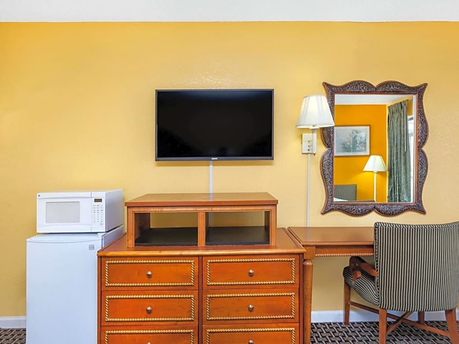 Days Inn by Wyndham Jacksonville