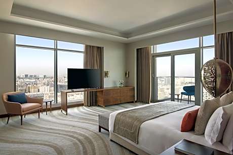 1 Bedroom Suite Dining Kitchen Areas