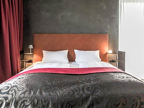 Suite with Steam Bath