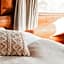 Hakuba Pension & Log Hotel Meteor