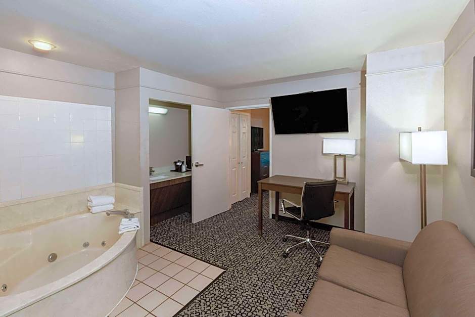 La Quinta Inn & Suites by Wyndham Rockwall