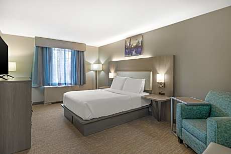 Queen Room with Roll-In Shower - ADA