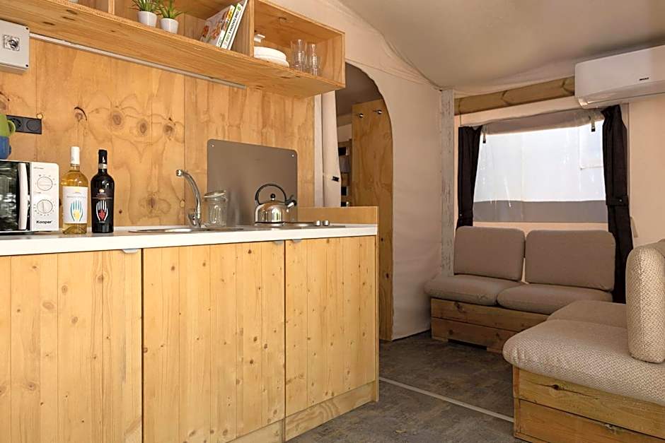 hu Montescudaio village