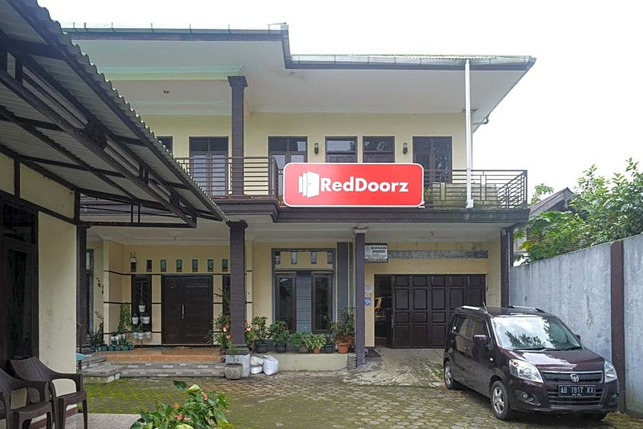 RedDoorz Syariah near Gardu Pandang Dieng