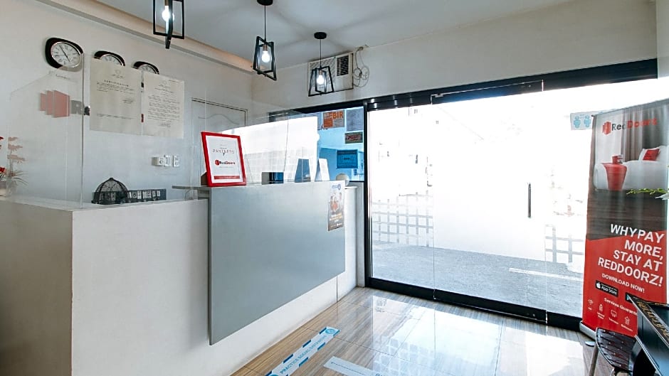 RedDoorz near SM Calamba