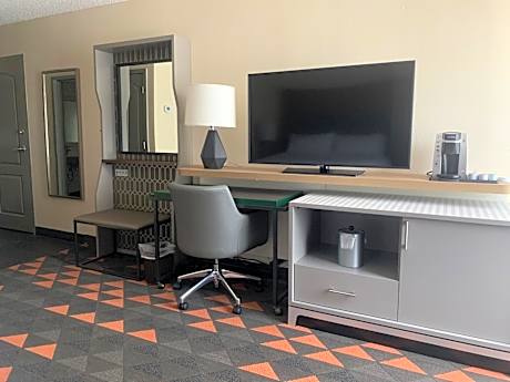 King Room with Mobility Accessible Roll-In Shower - Non-Smoking