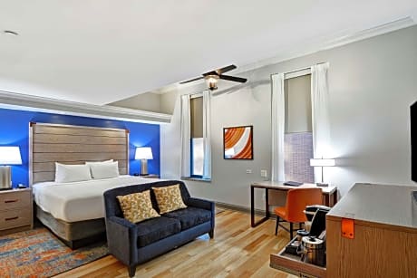 1 King Bed Hearing Accessible