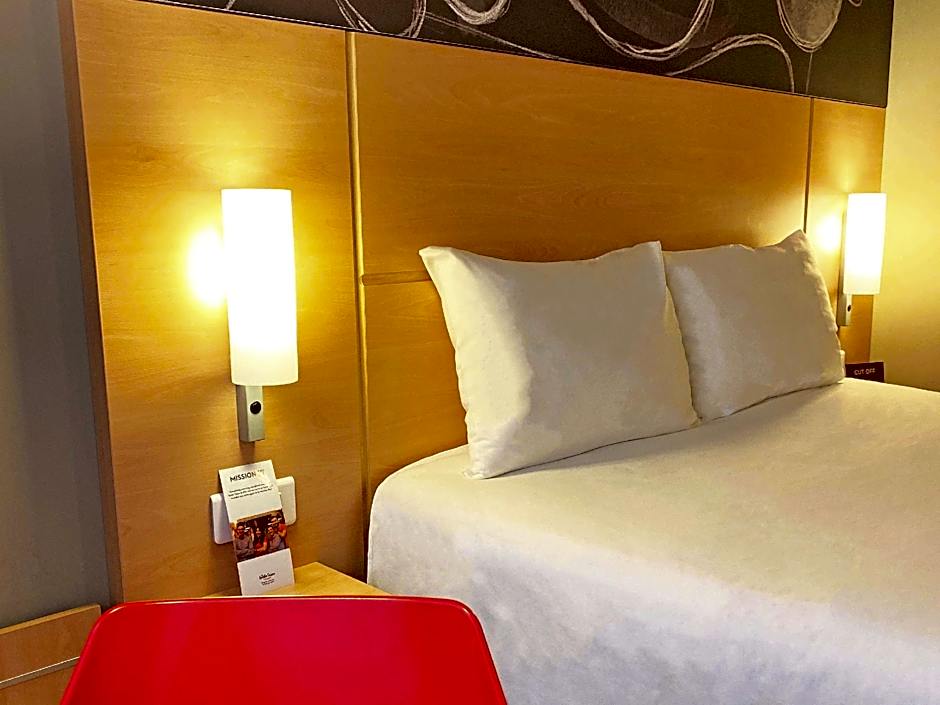 Ibis Yerevan Center