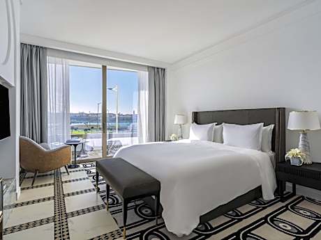 Fairmont King Room with Balcony and Ocean or City views